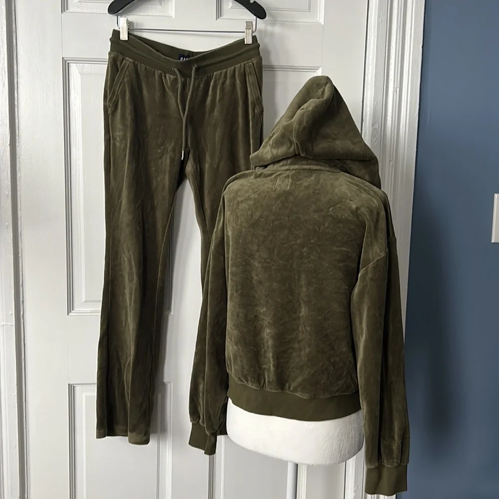 *SOLD* Gap matching tracksuit - Picture 4 of 6